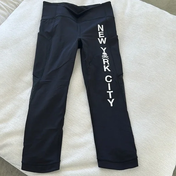 Lululemon Sole Training Crop with New York details Sz 8 🏃🏻‍♀️🧎🏻‍♀️ - Picture 5 of 11